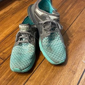 Ladies Ariat Fuse shoes